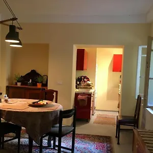 vintage-studio-apartment-garden-and-free-parking.inbudapesthotels.com/